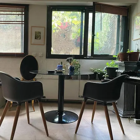 Eiffel's Boudoir * פריז