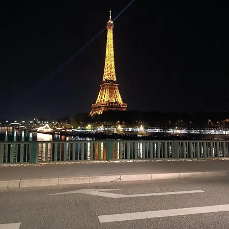 בית אירוח Eiffel's Boudoir